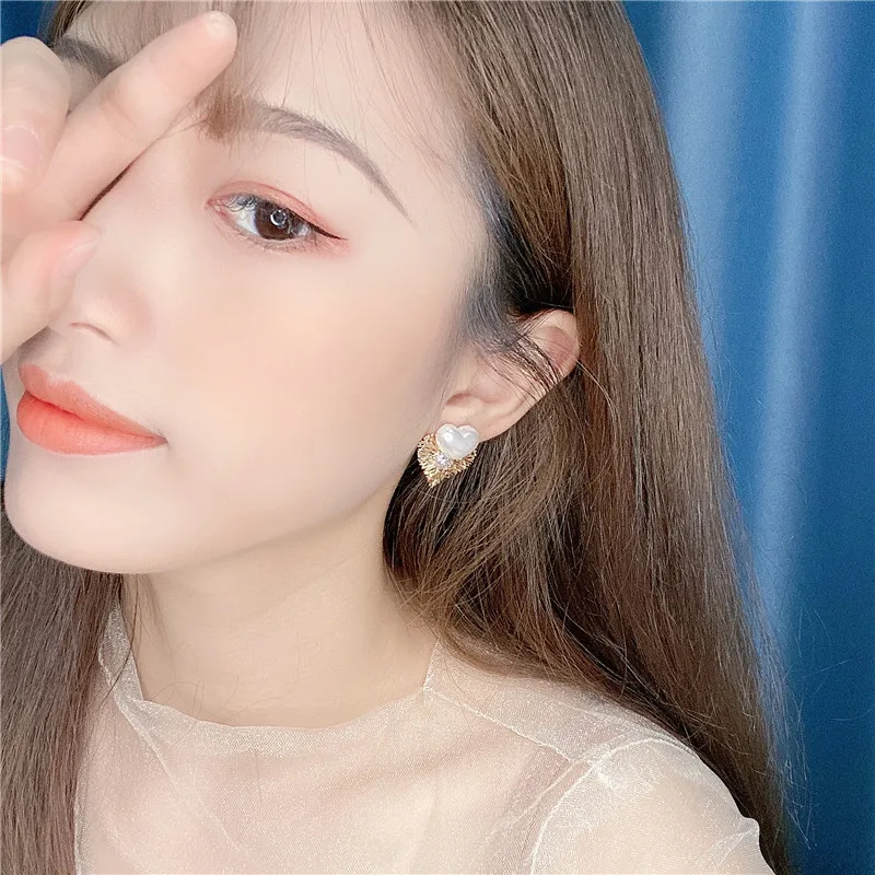 DiLiCa простые Винтажные серьги для женщин сережки в форме сердца с кристаллами