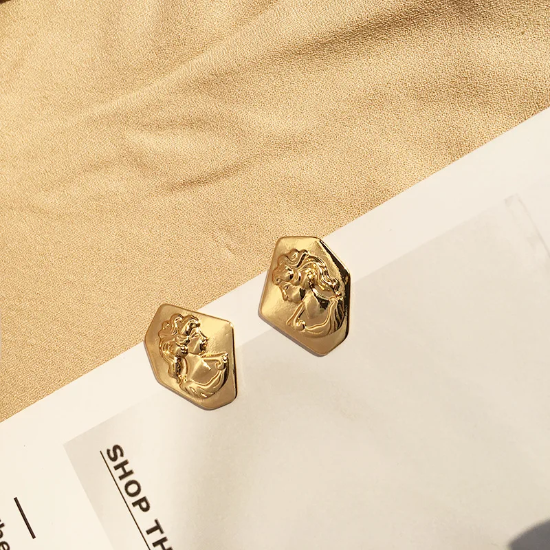 2020 винтажные Выгравированные золотые серьги гвоздики для женщин неправильные