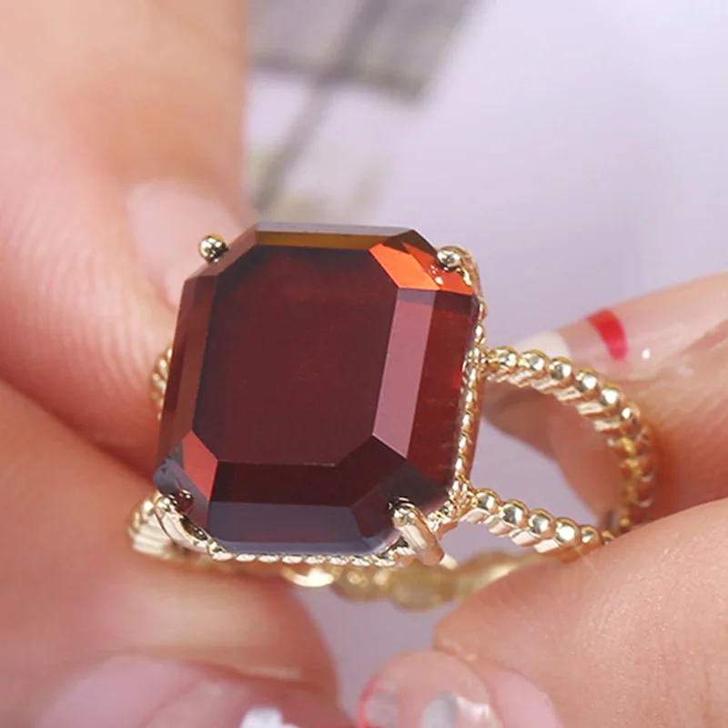 

Vintage Square Deep Red Garnet Rings Shine Cubic Zircon Stone Inlaid Finger Rings For Women Fashion Jewelry Wedding Banquet Gift