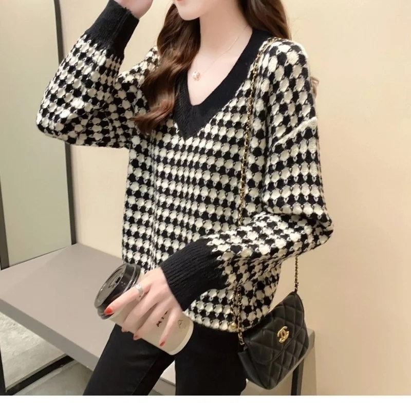 

Knitwear V-neck women's 2021 new spring and autumn Korean lazy loose wild pullover long sleeve sweater.