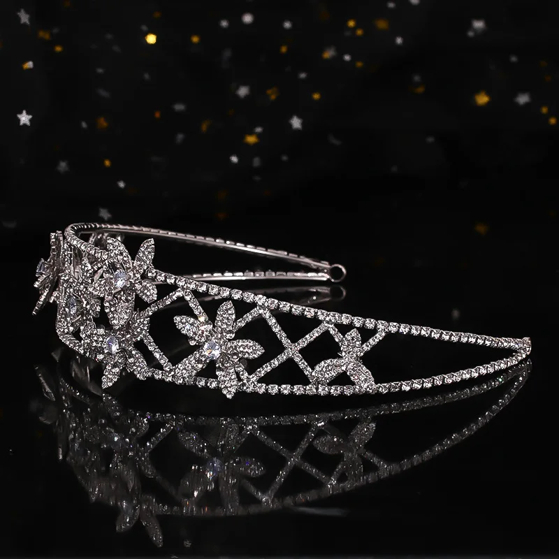 

Newly Wedding Handband Decor with Rhinestone and Flower Elegant Fahion Beautiful Accessory for Bride and Bridesmaids