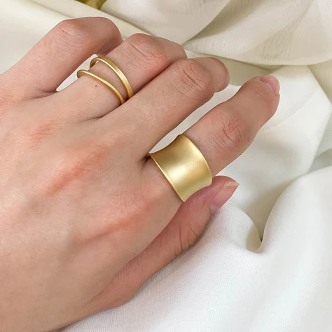 

Matte Gold Big Wide Finger Ring Girls Stainless Metal Round Geometric Charm Adjustable Size Jewelry Rings For Women Gifts 2020