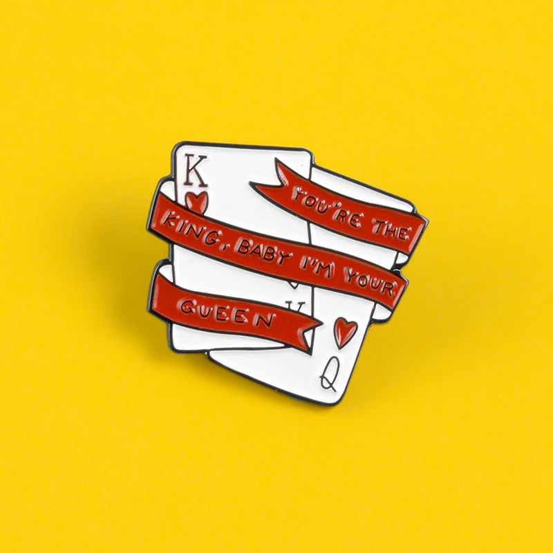 Забавные меме Покер Баннер эмаль Pin Hearts.Q / K Король Королева пара Броши Эмаль