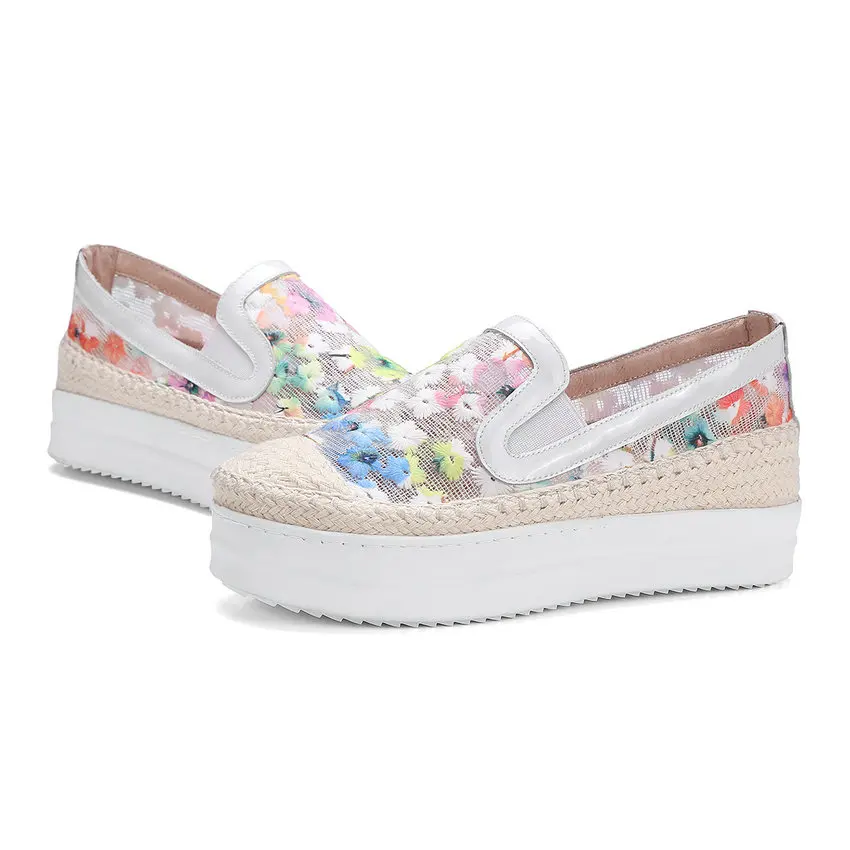 Женские туфли с вышивкой QUTAA черные из натуральной кожи на платформе круглым