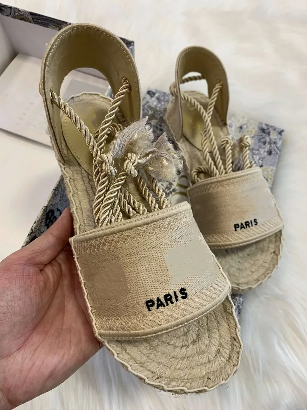 2020 Lastest Platform sandals women designer shoes , Fashion Wide Flat espadrille Summer Outdoor Causal rope ankle strap Sandals enlarge