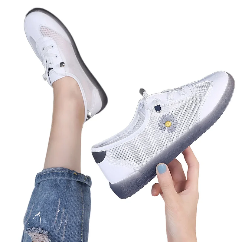 

New summer small white shoes with soft leather tendon bottom women's super fire net red daisy students flat shoes