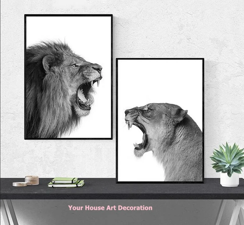 Скандинавский постер и принт черно белый лев львица дерево животное