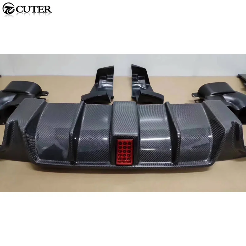 Задний диффузор W238 e Coupe из углеродного волокна со светодиодной подсветкой