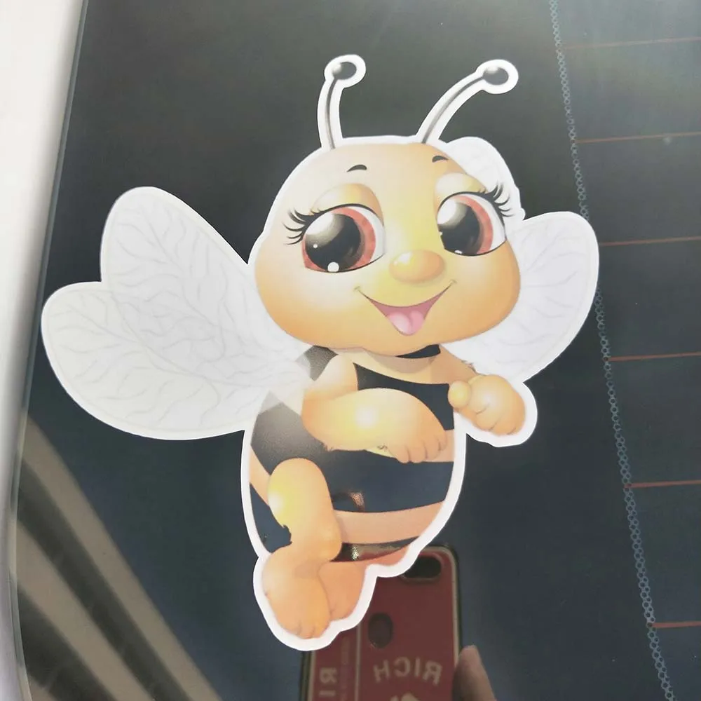 

Classic A Bee Flying In The Air Car Sticker Decal Modelling Sunscreen Waterproof PVC. 13.4CM*14.3CM