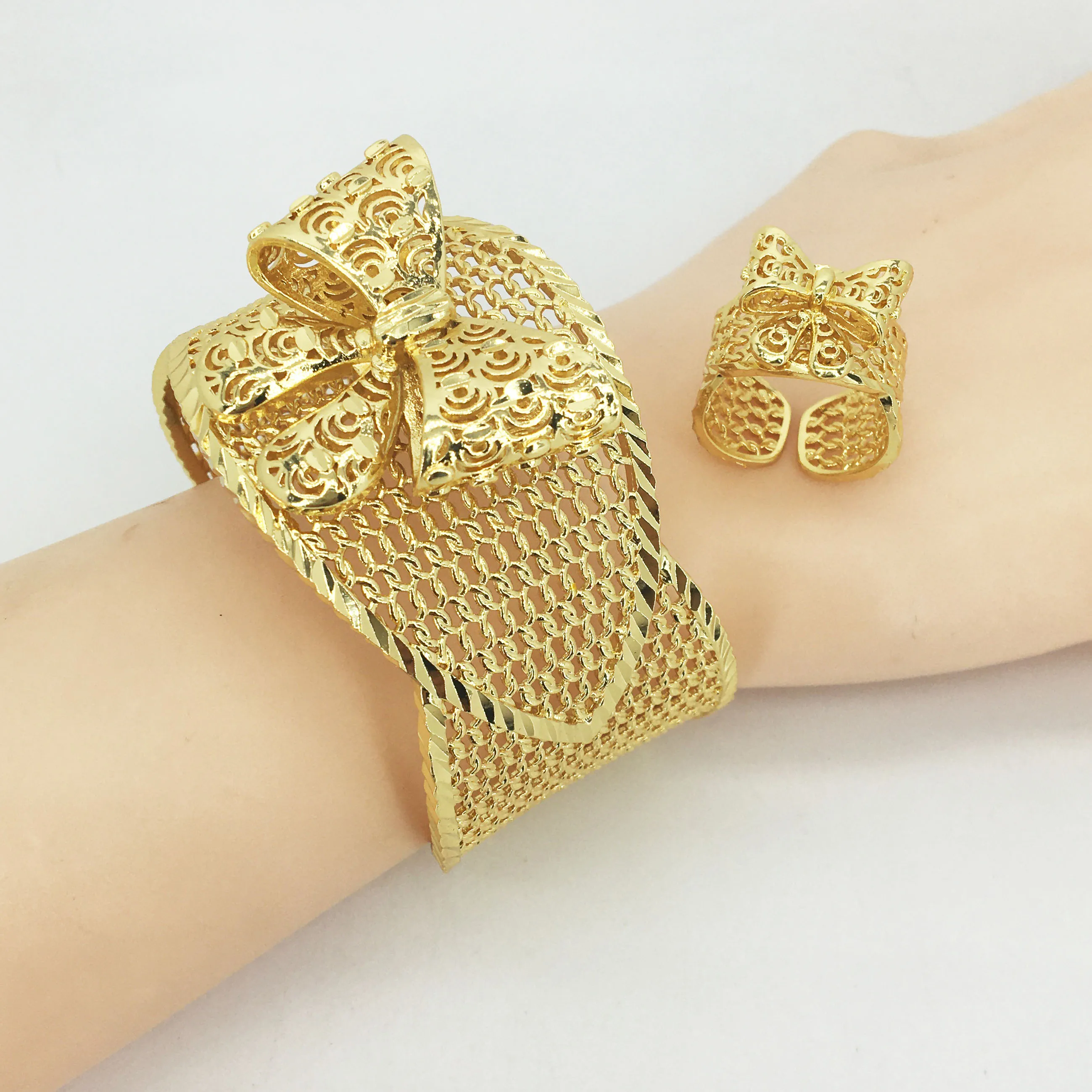 Высококачественные итальянские золотые ювелирные изделия подходящие для женщин