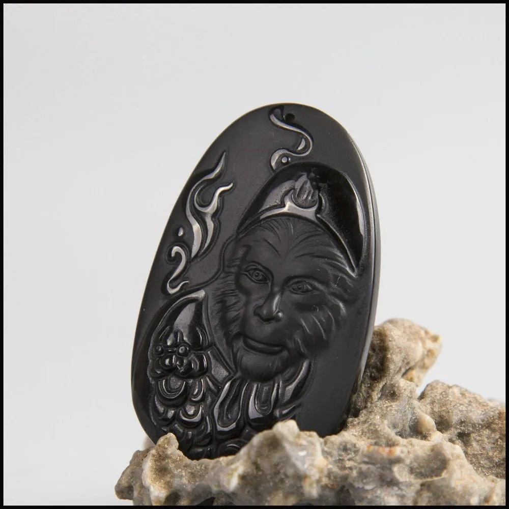 Ожерелье из натурального черного обсидиана с подвеской в виде обезьяны и короля