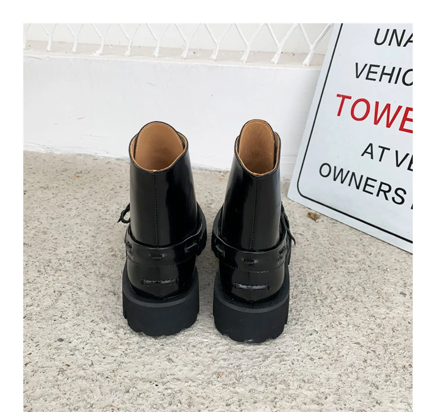

Handsome Fashion Patent Leather Martin Boots Round Toe All-match Butterfly-knot Genuine Leather Lace-Up Flat Short Woman Boots