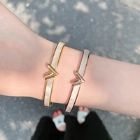 yun ruo fashion letter v shell bangle rose gold color women birthday gift titanium steel jewelry not change color drop shipping