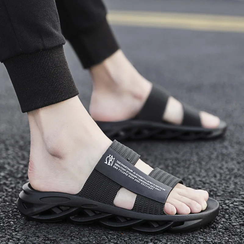 

Trendy men's blade sandals summer 2021 new outdoor men's sandals increase the trend of flip-flop men's shoes
