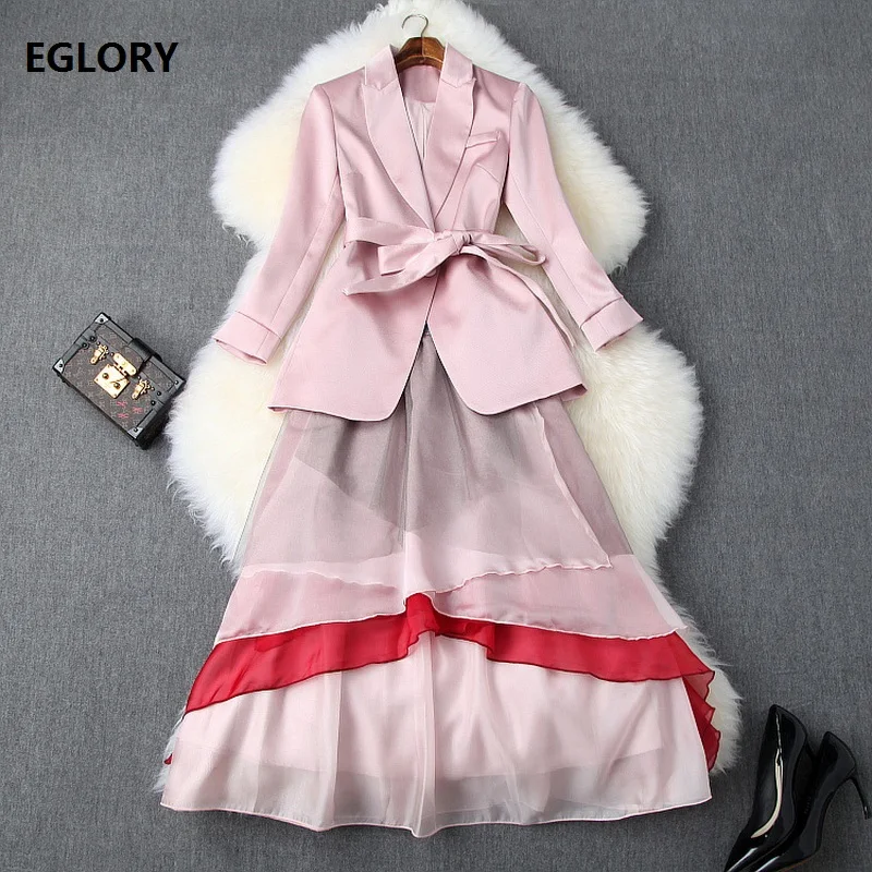 Женский костюм с пиджаком и юбкой розовый из пиджака отложным воротником