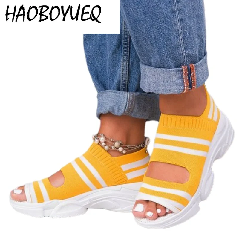 

Сандалии женские сетчатые на танкетке, повседневные однотонные пляжные туфли на платформе, без застежки, с ремешком с пряжкой