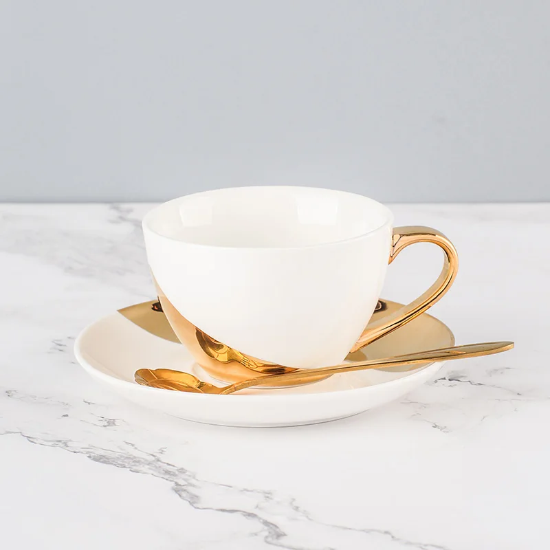 

China Bone Coffee Cup Ceramic White Porcelain Royal Classic Royal Gold Saucer Set Luxury British Handmade Tasse High Tea EE50BD