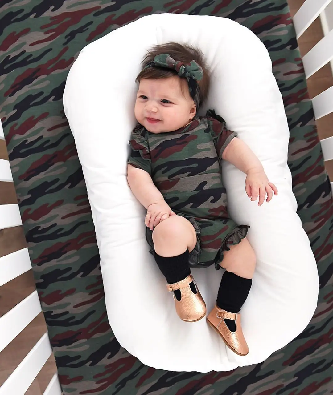 

Комплект из трех предметов для девочек, комбинезон болотного цвета с коротким рукавом и круглым вырезом, шорты и головной убор, 2021