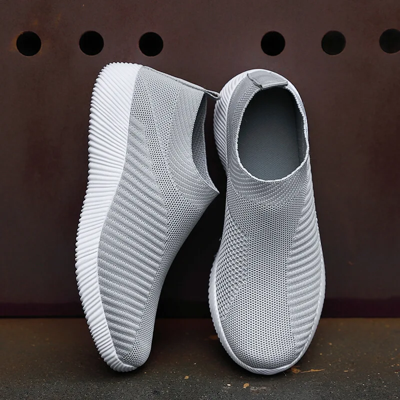 New Women Vulcanized Shoes Breathable Running Sneakers Slip On Flats Shoes Loafers Plus Size 42 Mesh Walking Sports Women's Flat