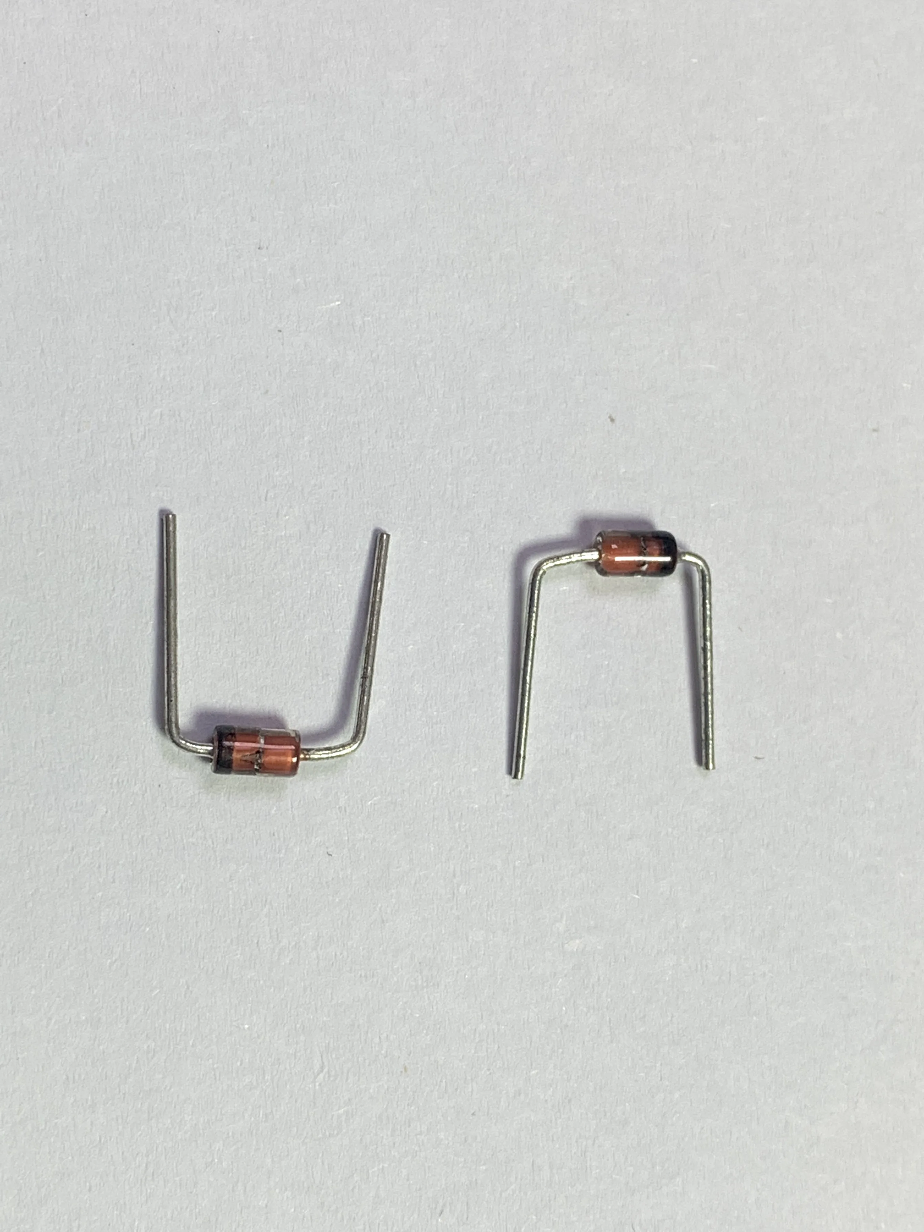 50 шт./лот/1N4744A IN4744 IN4744A 1N4744 1 Вт 15 в DO-41 Диодная гибочная лапка стабилитра короткая
