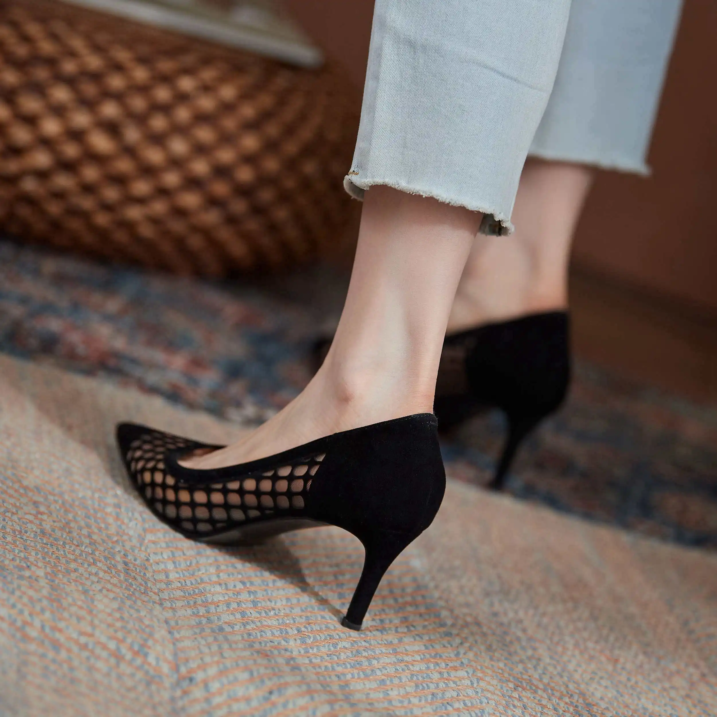 

Krazing pot sheep suede pointed toe med heels shallow nightculb hollow out dating office lady young lady slip on women pumps L33