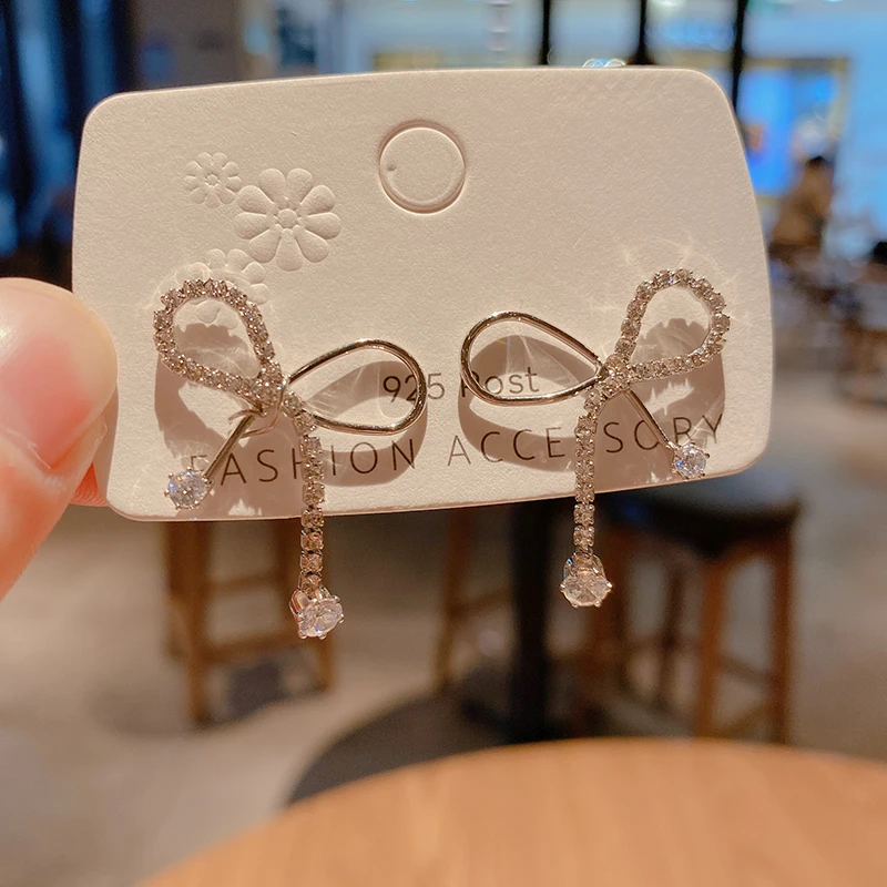 

Ladies Korean fashion bow earrings wedding engagement jewelry gifts Trend Hollow out New Fashion Stud Earrings Women's Earrings