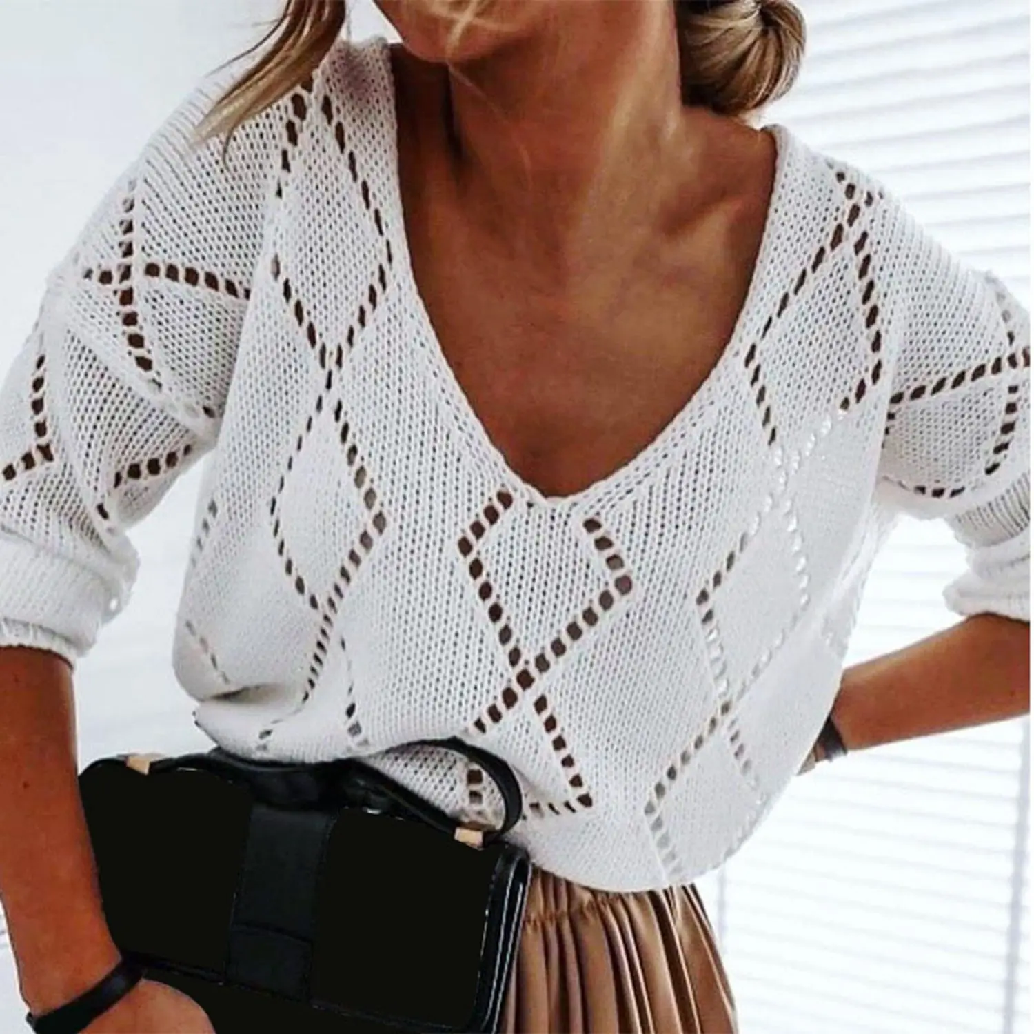 

Women's Fashion Casual Solid Color V-Neck Hollow Knit