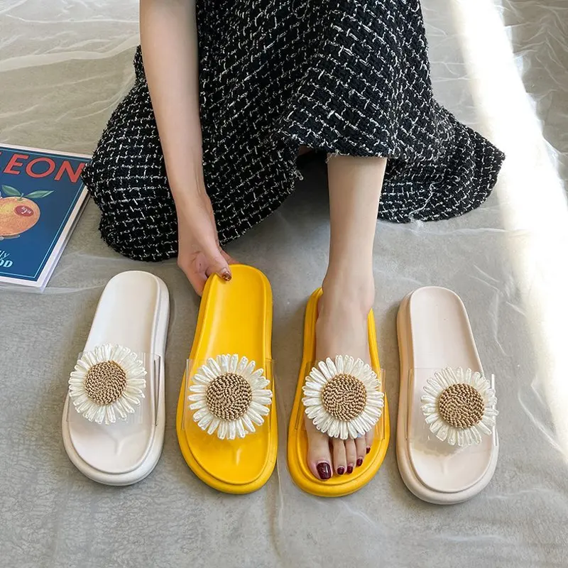 

Beach Shoes Woman's Slippers Flower On A Wedge Slides Med Fashion Sabot 2021 Flat Luxury Rubber PU Floral Shoes Ladies' Slippers