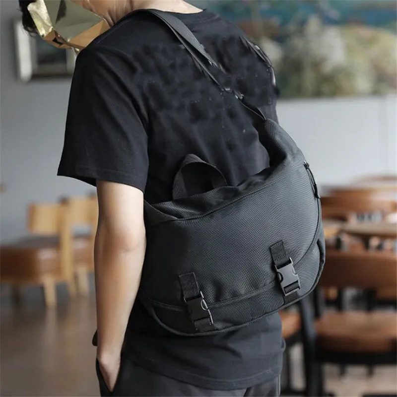 

Multi-function Travel Bag Male Shoulder Bag Ultra Light Nylon Oxford Fashion Crescent Package Simple Bag