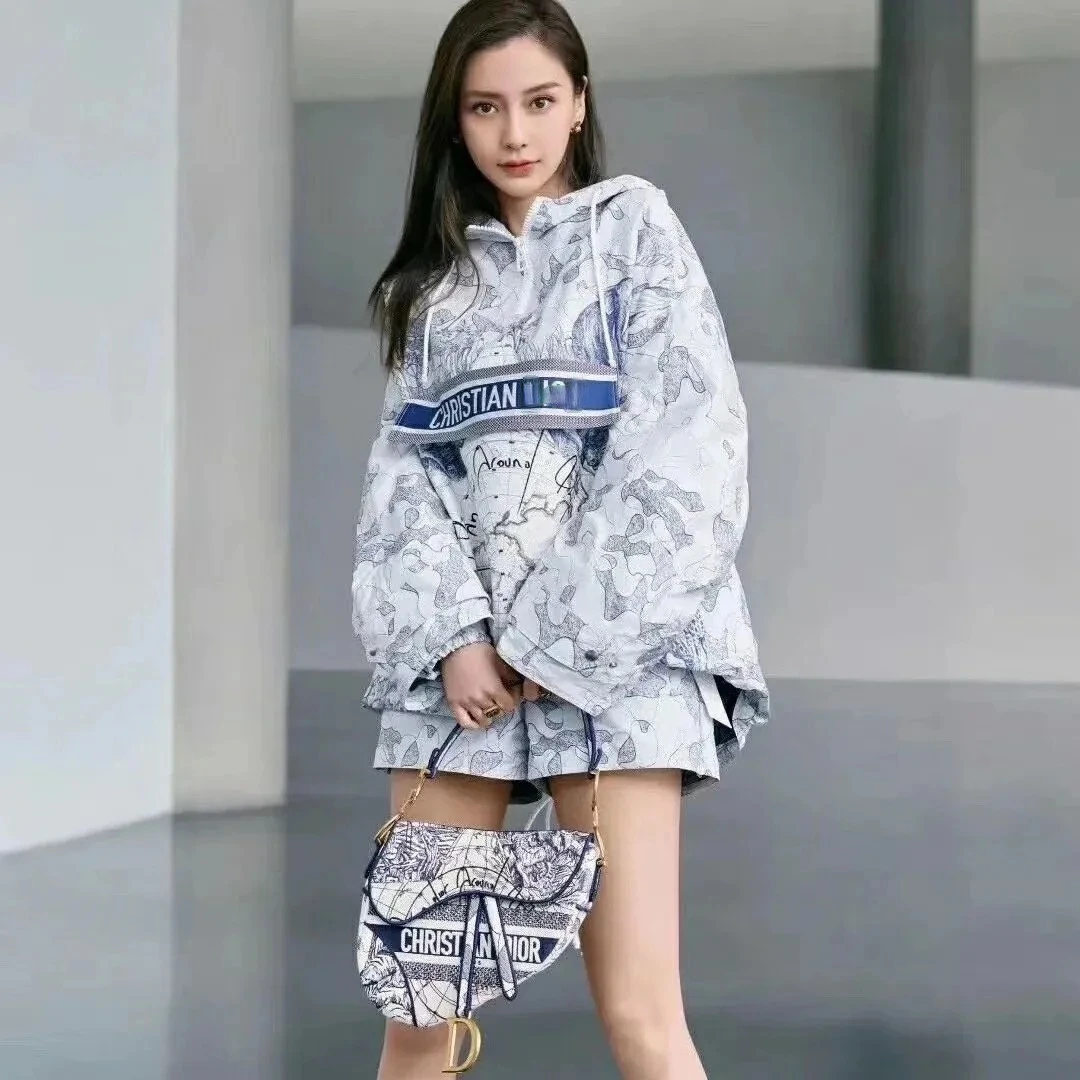 

Good Quality Spring and Autumn New Style CD Classic Printing Loose Men and Women Same Style Hooded Top Casual Shorts, Slim Dress