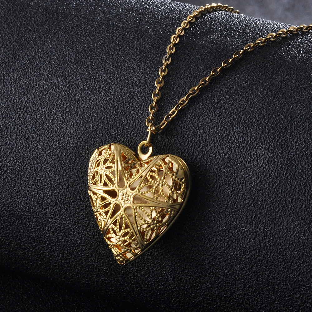 

2Pcs/Lot Net Hollow Peach Heart Photo Frame Locket Box Brass Bronze Gold Color Necklace Vintage Craft Jewelry Necklace