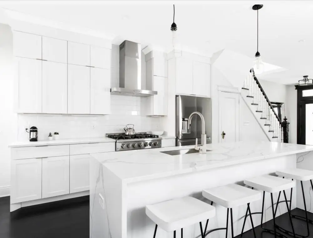 Новый стиль кухонные шкафы из массива дерева белая дверь древесины s2003|Кухонные