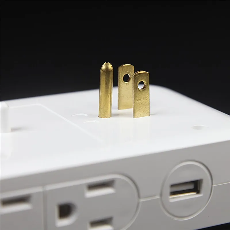 Настенное зарядное устройство с 2 USB-портами и 4 розетками переменного тока