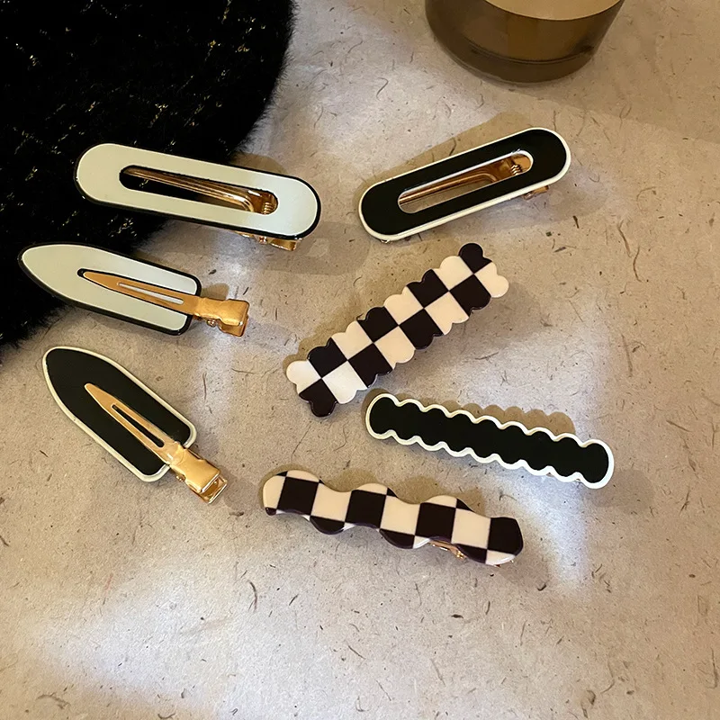 

Black and white plaid geometric hairpin Korean fashion wild oval side clip cute retro niche temperament hair accessories
