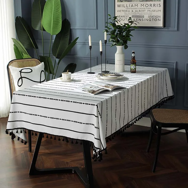 Скатерть в богемном стиле с белыми полосками и принтом черная скатерть