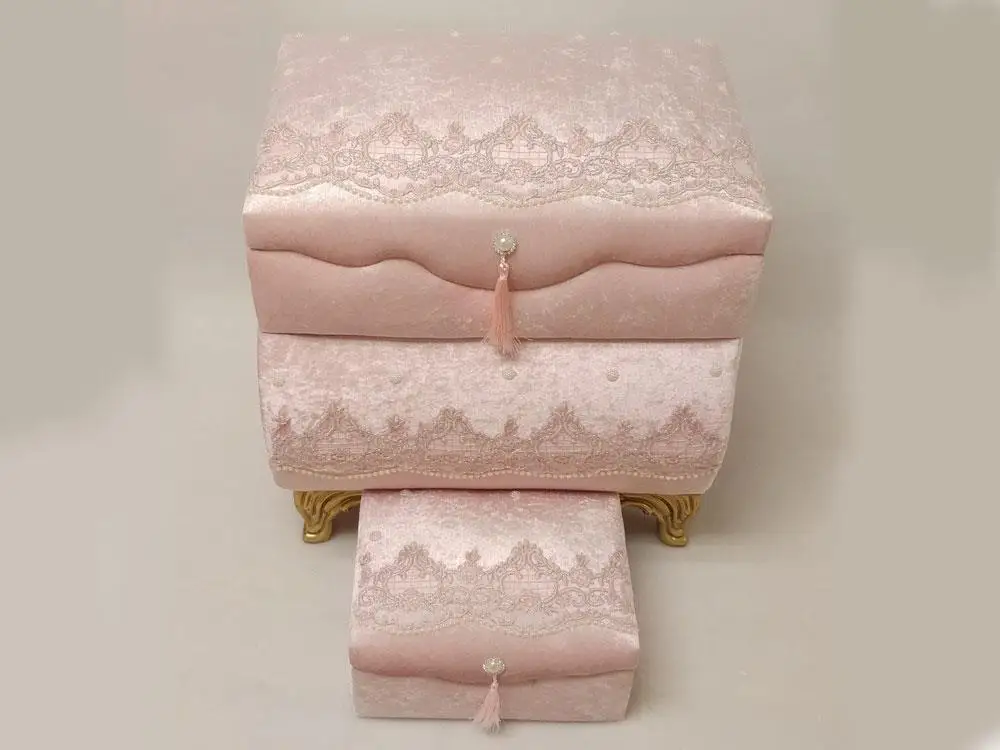 

Storage Trunk and Chest with Swan Leg 2 Compartment Dowry Powder