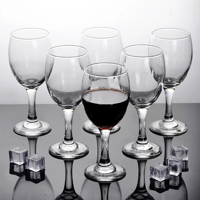 Прозрачная стеклянная чашка бокал Красного вина коньяк виски водка сок напиток