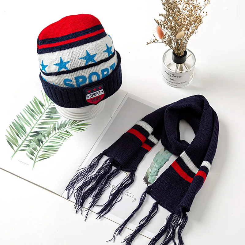 

Детская зимняя трикотажная шапка-шарф