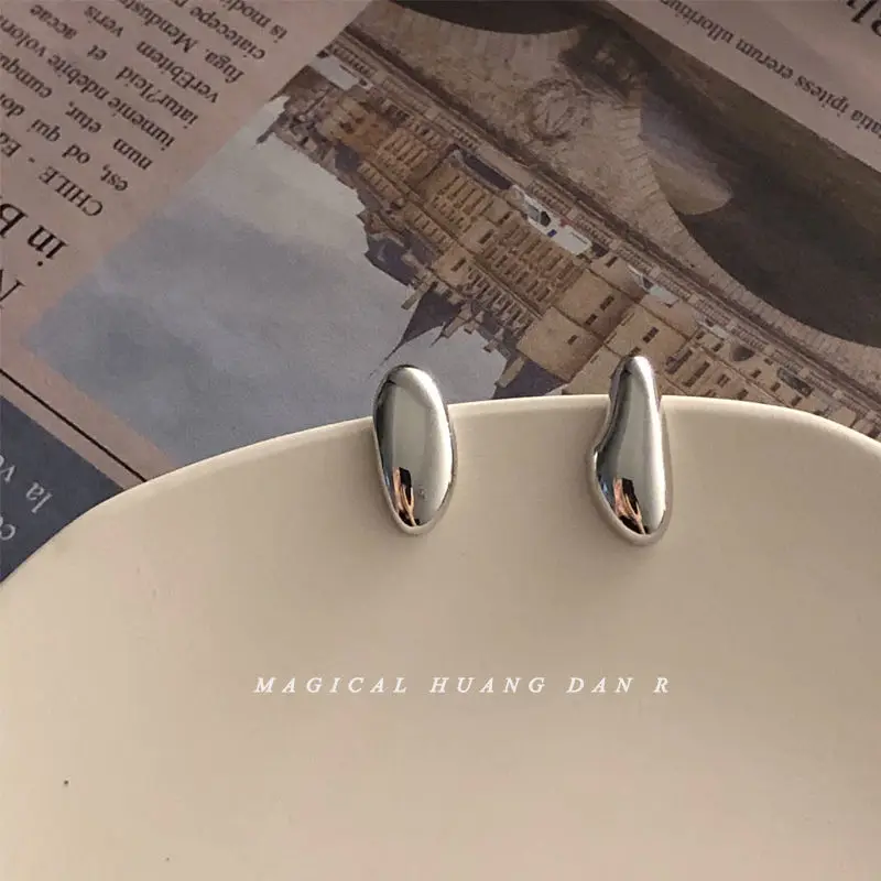

2021 New Korea Fashion Personality Street Metal Oval Asymmetrical Earrings for Woman Cool Drop Earrings Jewelry Wholesale