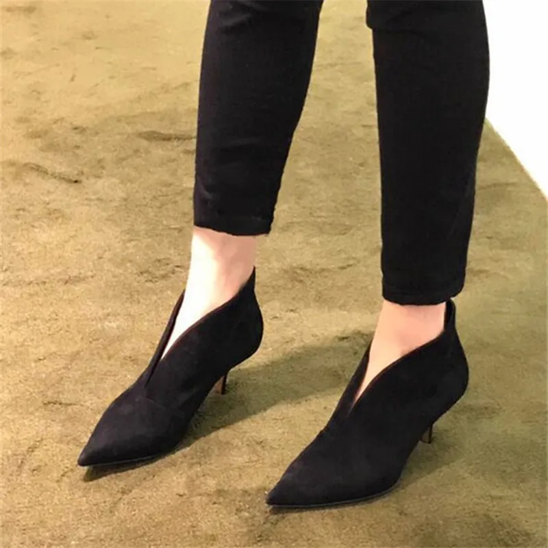 Женские ботинки на высоком каблуке с острым носком и V-образным вырезом | Обувь