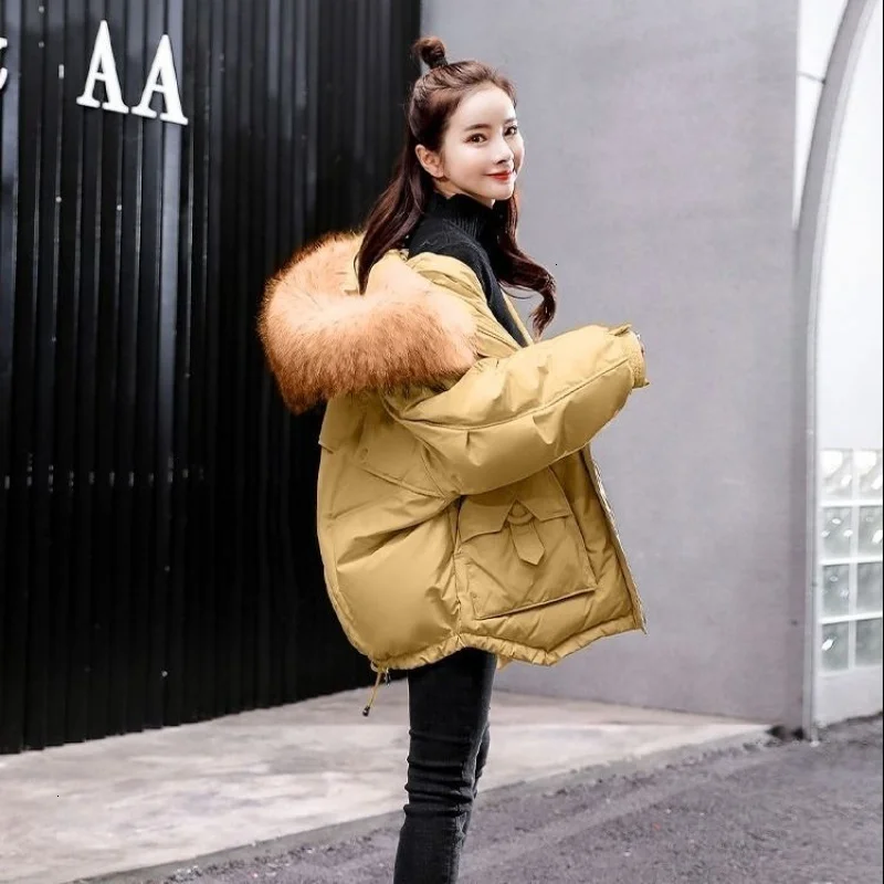 Толстые парки с меховым капюшоном и карманами на хлопковой подкладке