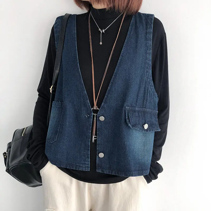 

Джинсовый жилет женский, демисезонный, с V-образным вырезом, в Корейском стиле, свободная верхняя одежда, жилет без рукавов, ВИНТАЖНАЯ ДЖИНСО...