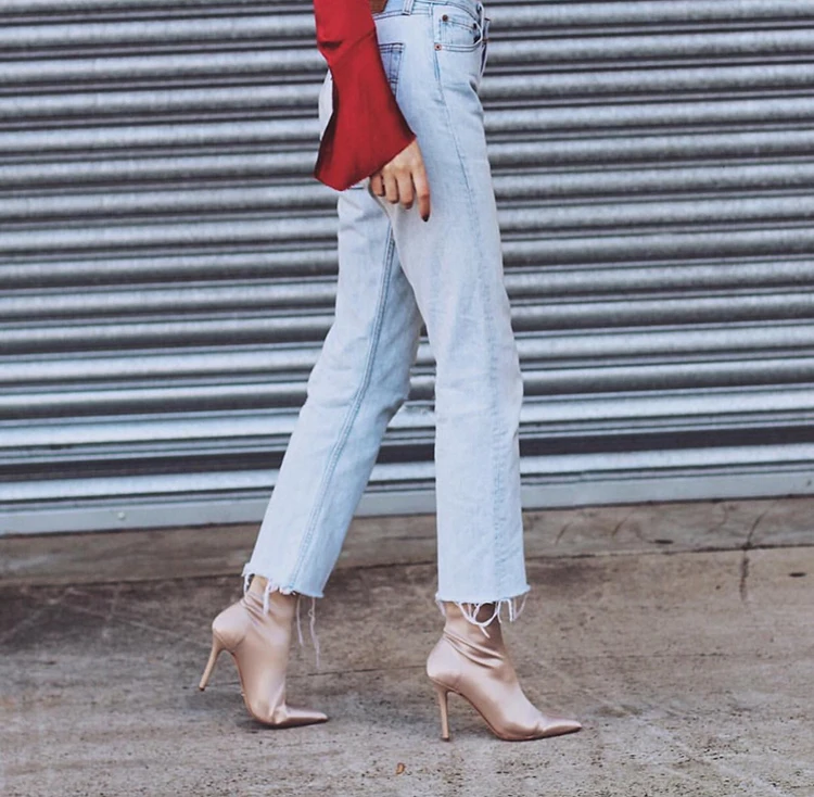 Женская обувь Новинка 2019 года сезон осень-зима шелковые атласные носки с острым