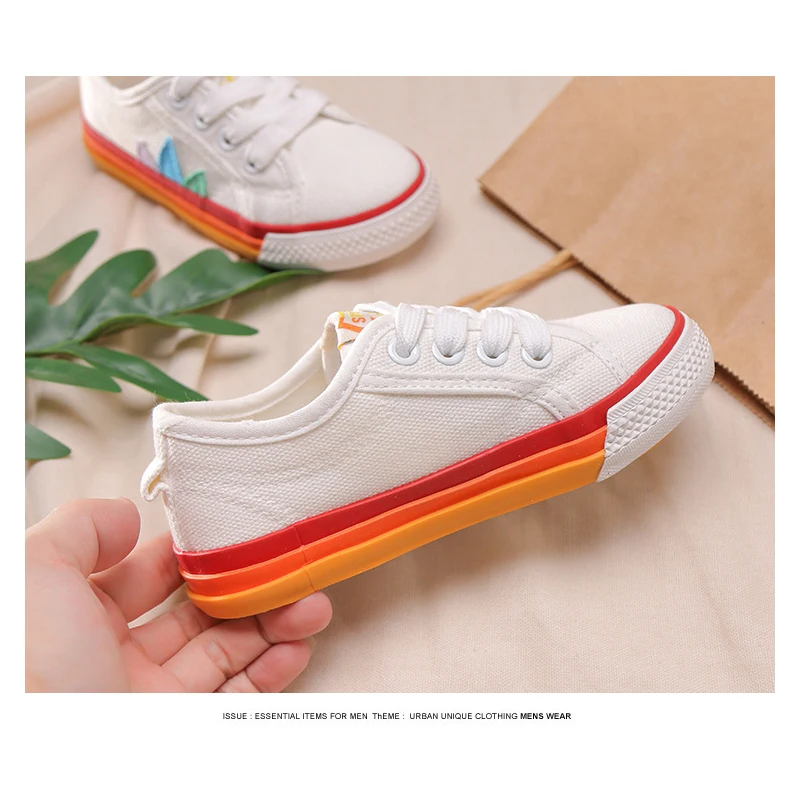 Модные детские туфли для девочек розовые синие радужные парусиновые