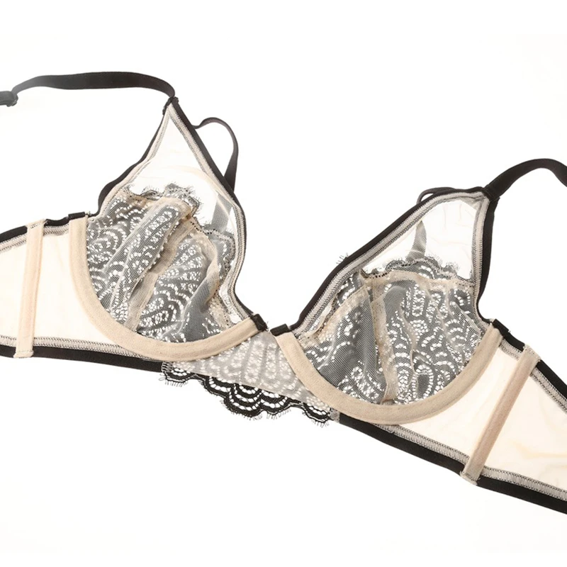 Ультратонкий прозрачный бюстгальтер и тонкие прозрячные трусики в комплекте