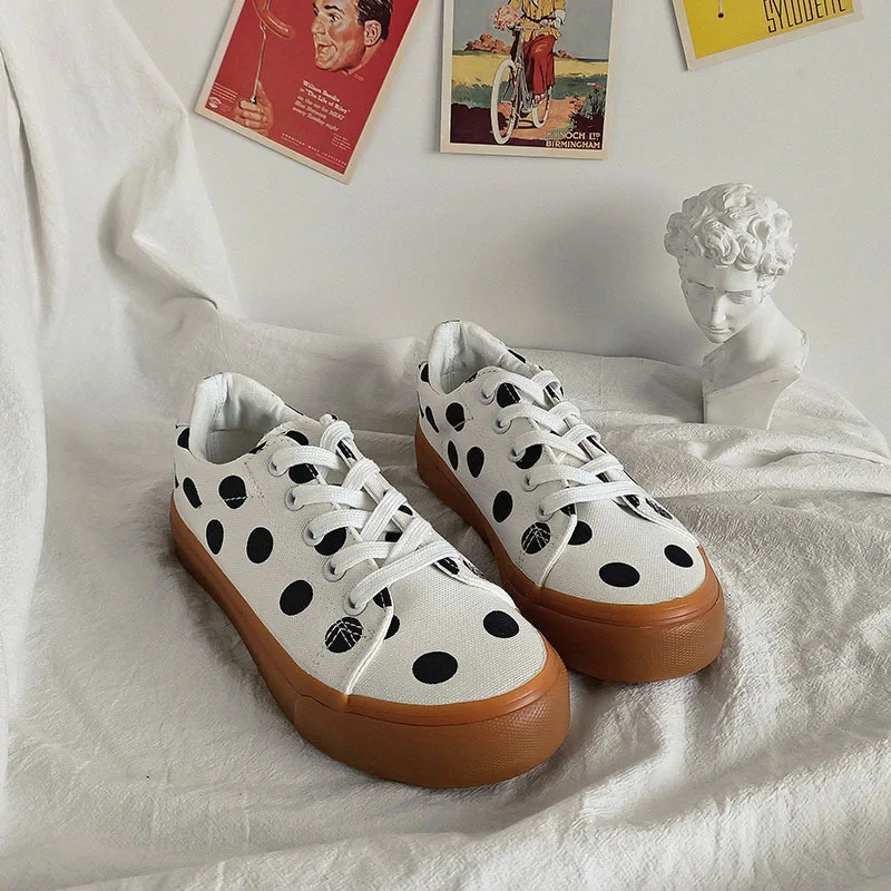 

Spring Ladies Polka Dot Vintage Canvas Shoes Women Flat Breathable White Shoes Girls Rubber Sole Lace-up High Vulcanized Shoes