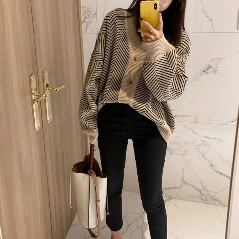 

Bornsra 2020 Autumn Chic Korean V-neck Left Shoulder Woman Cardigan Sweater Coat V-Neck Full High Street Winter Sweater Women