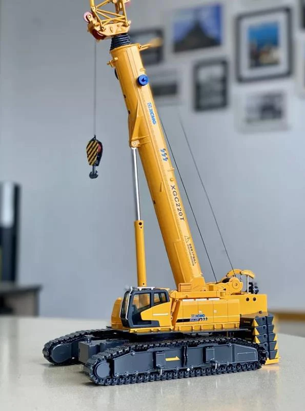 Фото Телескопическая гусеничная модель крана 1:50 XCMG XGC220T, поворотная база кабины №3