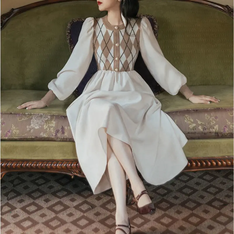 

Winter Hepburn Style Knitted Dress Women Lingge Patchwork Vintage Party Midi Dress Female Elegant Korean Fashion Slim Dress 2021