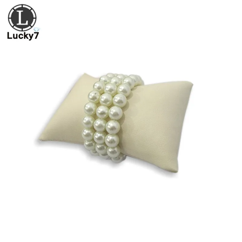 Beige PU Leather Маленький размер из искусственной кожи Ювелирные изделия Подушка Дисплей Держатель Браслет показывающий Организатор подушек часы витрина Часы Подушка дисплей - Цвет: Beige PU Leather